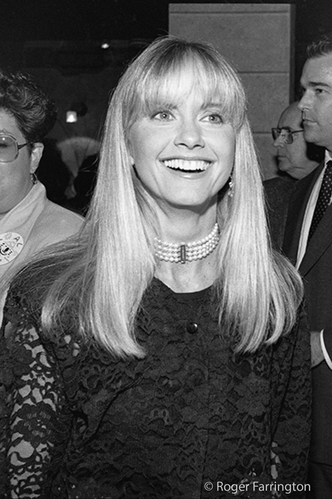 OliviaNewtonJohnAtriumMallRogerFarringtonPhoto